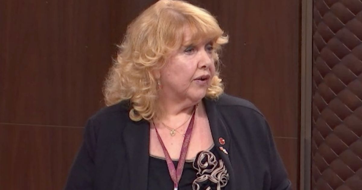 Lynn Beyak Apologizes 2 Years After Posting Racist Letters On Her Website Huffpost Politics 