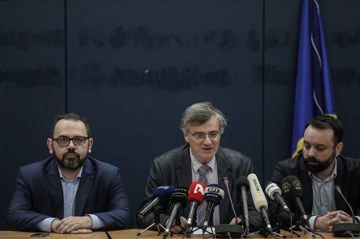 Ο υπεύθυνος ενημέρωσης του υπουργείου Υγείας λοιμωξιολόγος, Σ.Τσιόδρας, έκανε την ανακοίνωση για το πρώτο κρούσμα κορονοϊού στην Ελλάδα.