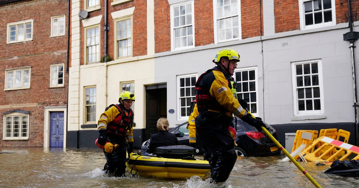 Ironbridge Flooding Police Launch Emergency Evacuation As Barriers