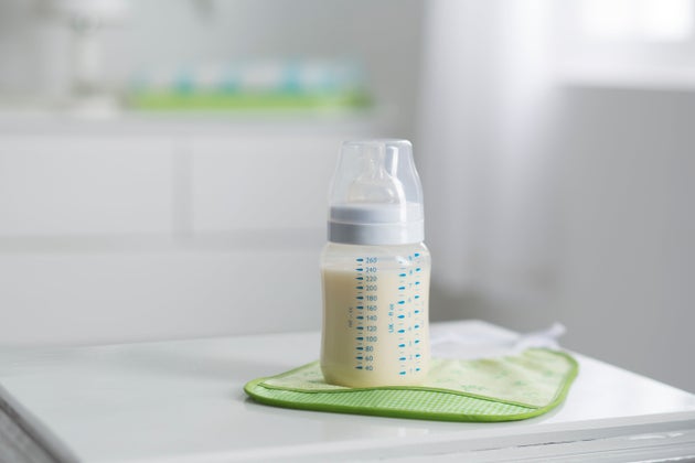 Des Parents Attaquent Le Lait Gallia Apres Que Leur Bebe A Regurgite Un Ver Le Huffpost Des Parents Attaquent Le Lait Gallia Apres Que Leur Bebe A Regurgite Un Ver Le Huffpost