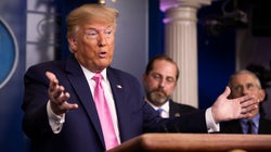 “Ce n’est pas inévitable”: Trump contredit les experts sur l’épidémie de