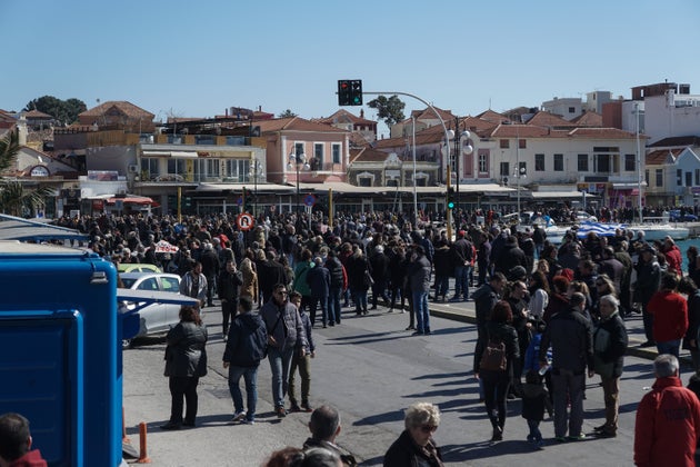 ΣΥΓΚΕΝΤΡΩΣΗ ΚΑΙ ΠΟΡΕΙΑ ΓΙΑ ΤΗΝ ΑΠΟΣΥΜΦΟΡΗΣΗ ΤΗΣ ΛΕΣΒΟΥ (EUROKINISSI)