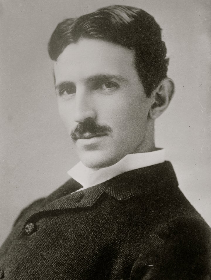 Nikola Tesla com 34 anos de idade, por volta de 1890.