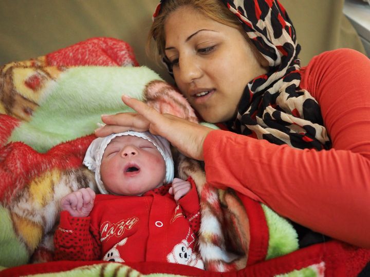 シリア、アレッポから避難してきた家族に、新たな命が生まれた日