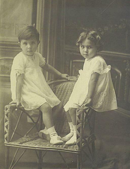 Η Άλκη με την αδελφή της Λένα, Σάμος, 1926.