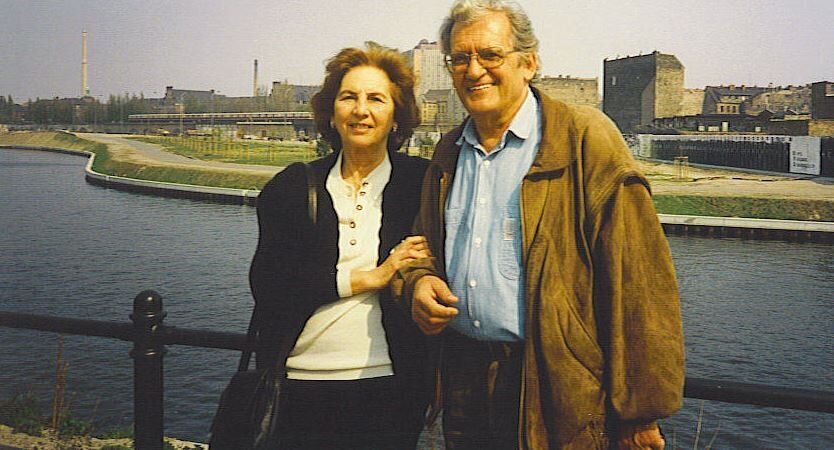 Η Άλκη Ζέη με τον αγαπημένο της φίλο, ποιητή Τίτο Πατρίκιο, Βερολίνο 1989. 