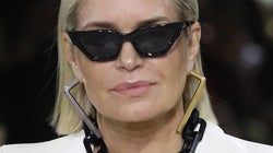 La mère de Bella et Gigi Hadid défile avec elles à la Fashion Week de