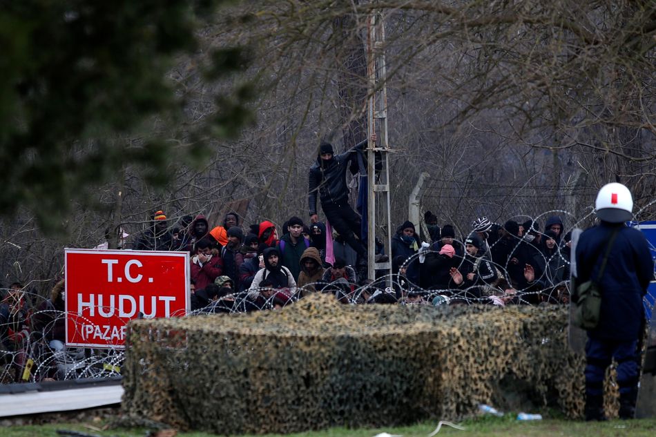 Αστυνομικός στις Καστανιές, οι μετανάστες προσπαθούν να εισέλθουν στην Ελλάδα