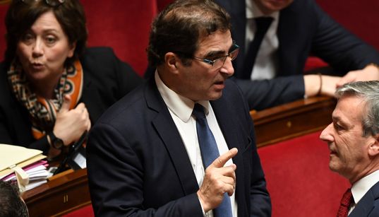 Après le 49.3, l’opposition dénonce un passage en force et annonce des motions de