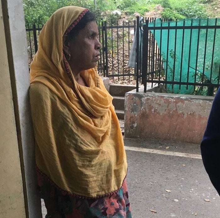 Kismatun, Faizan's mother, waiting at the mortuary for the post-mortem, which was delayed until the family approached a court.