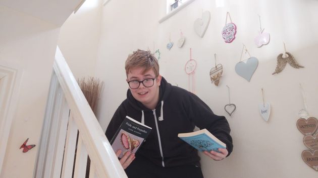 14 Of The Best Responses To The Teen Bullied For His Love Of Books