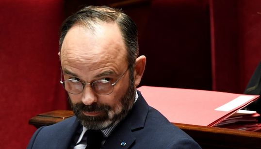 Quelles différences entre la motion de censure de droite et celle de