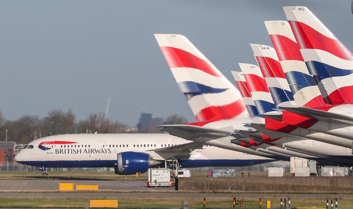 Varios aviones de British Airways estacionados en el aeropuerto Heathrow de Londres, el miércoles 29 de enero de 2020. (Steve Parsons/PA vía AP)