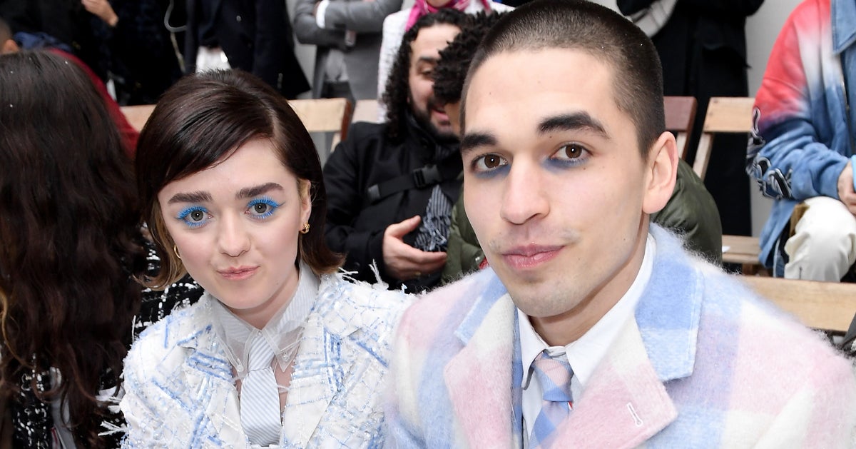Maisie Williams And Boyfriend Reuben Selby Rock Matching Pastel Suits maisie-williams-and-boyfriend-reuben-selby-rock-matching-pastel-suits