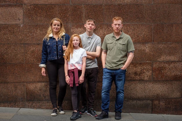 Abbie (Debbie Honeywood), Liza Jane (Katie Proctor), Seb (Rhys Stone) e Ricky Turner...