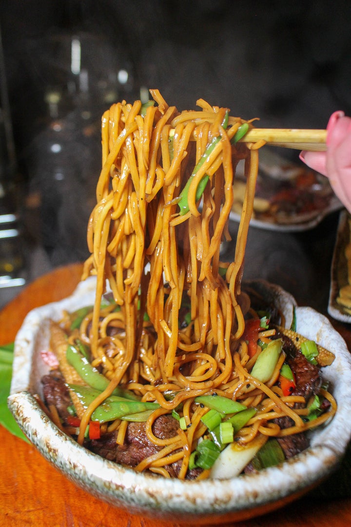 Miami-based blogger Cari Garcia demonstrates a solid ramen pull.