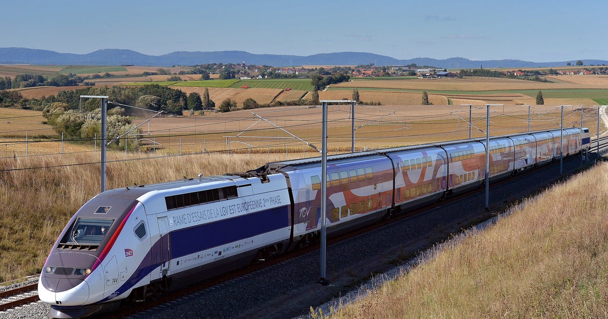 Un TGV Strasbourg-Paris déraille, au moins un blessé
