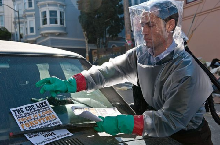 Jude Law en una escena de 'Contagio'.