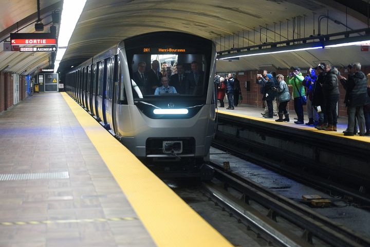 Inauguration du métro AZUR à Montréal en 2016. 