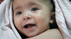 容赦のない爆弾の雨、プロポーズの言葉、そして母になった瞬間…。映画『娘は戦場で生まれた』ワアド監督に聞いた