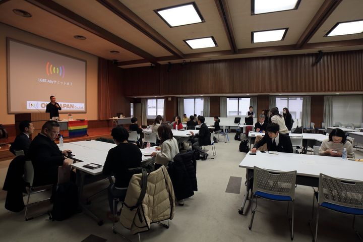 <em>『LGBT-Allyサミット』は、OUT JAPANが2018年1月から定期的に開催しているイベントで、LGBT関連の施策に取り組む／これから取り組もうとしている企業・団体の担当者が集い、情報のインプットだけでなく、お互いの状況を共有できる場として、毎回多くの企業担当者が集まる。今回は髙島屋グループ本社ビルで開催。次回は6月2日に開催予定。</em>