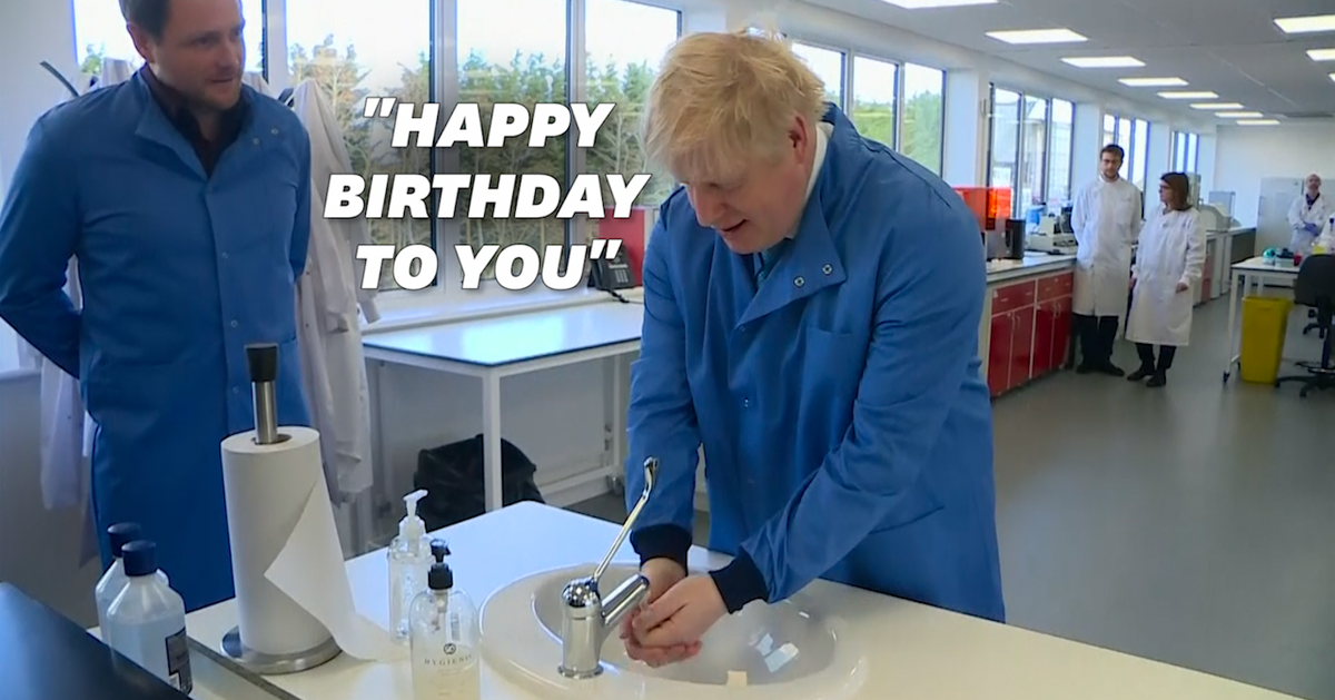 Contre Le Coronavirus Boris Johnson Chante Joyeux Anniversaire En Se Lavant Les Mains Le Huffpost Contre Le Coronavirus Boris Johnson Chante Joyeux Anniversaire En Se Lavant Les Mains Le Huffpost