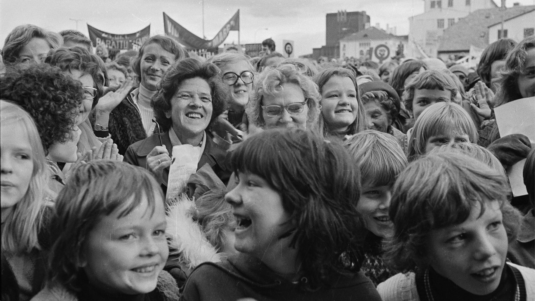 国中の女性がストライキを起こした日 1975年 アイスランドの 女性の休日 画像集 ハフポスト News 国中の女性がストライキを起こした日 1975年 アイスランドの 女性の休日 画像集 ハフポスト News