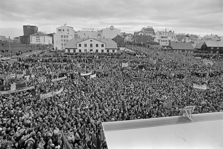 国中の女性がストライキを起こした日 1975年 アイスランドの 女性の休日 画像集 ハフポスト News