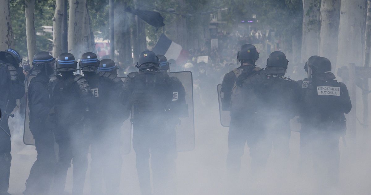 A Lyon Pour L Acte 69 Des Gilets Jaunes Vingt Quatre Policiers Blesses Et Des Interpellations Le Huffpost