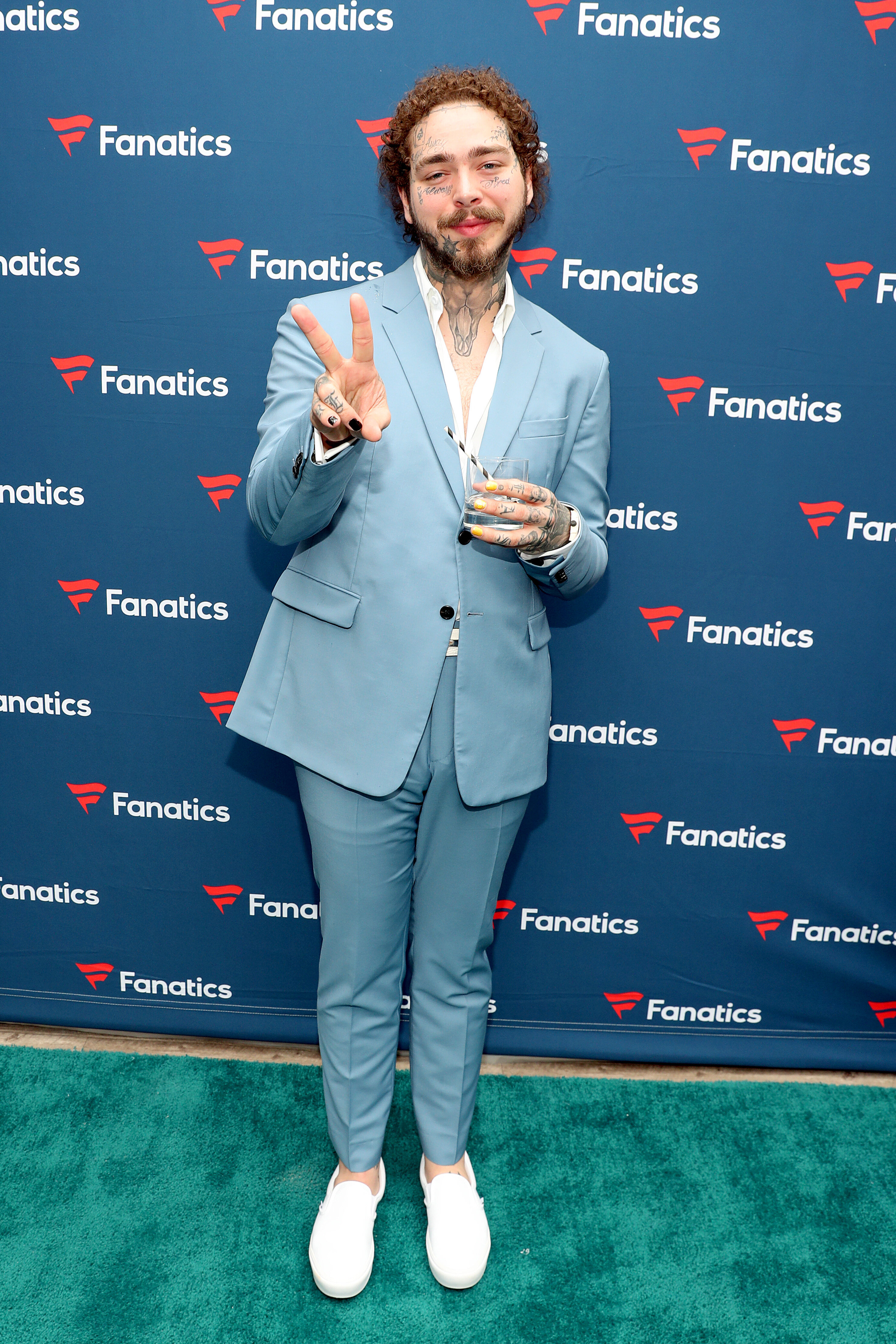 Post Malone Is Doing Just Fine Promises He S Not On Drugs HuffPost   5e64ff0c230000781839cf7a 