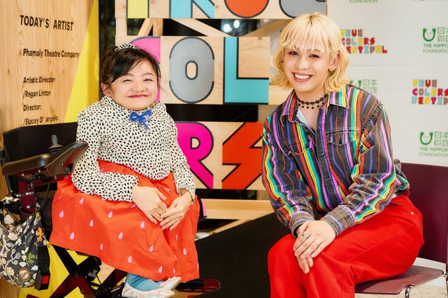 伊是名夏子さん(左)とRYUCHELLさん(右)