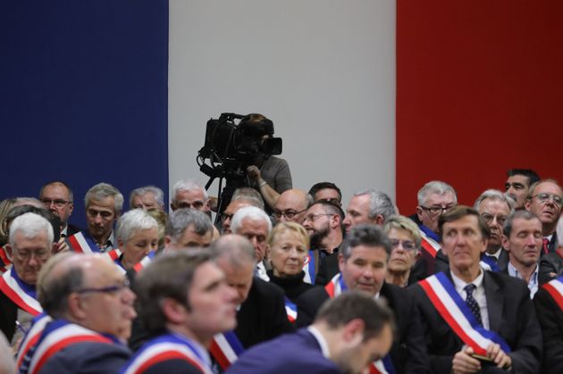 600 maires d'Occitanie lors de leur rencontre avec Emmanuel Macron dans le cadre du 