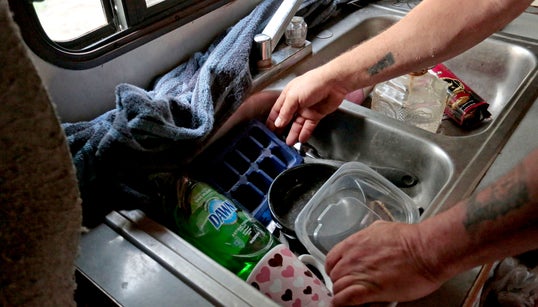 ‘Ela pediu divórcio porque eu deixava louça suja na