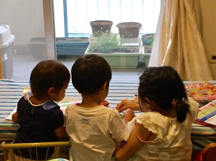 子ども二人と私の三人、同じ大きさ。というよりもすでに子どもの方が大きいです。