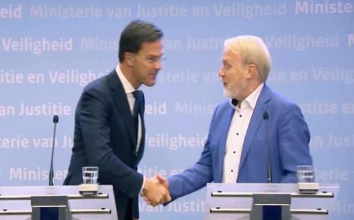 The Dutch PM shook hands with the Head of Infectious Diseases Jaap van Dissel of the Public Health Institute, at The Hague.