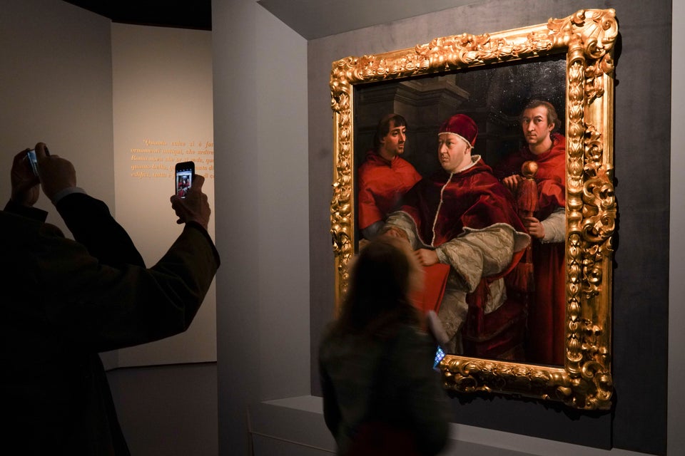 Προσωπογραφία του Πάπα Λέοντα Ι' με τους καρδινάλιους Ιούλιο ντε Μέντιτσι και Λουίτζι ντε Ρόσσι, 1518-1519, Φλωρεντία, Πινακοθήκη Ουφίτσι. 