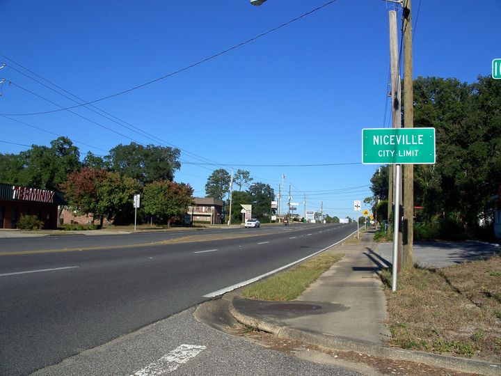 Description Niceville, Florida: Florida State Road 85 | SR 85 sign | Source | Date 2010-11-07 | Author Ebyabe | Permission | other_versions ... 