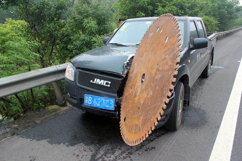 runaway-saw-blade-rolls-down-highway-slices-truck-narrowly-misses