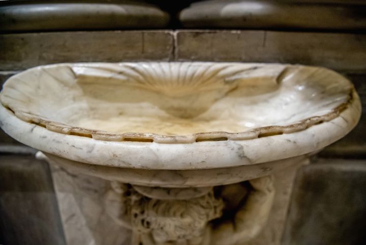 Τα αγιασματάρια στις Εκκλησίες της Ιταλίας είναι πλέον άδεια.