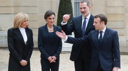 La llamativa manera de saludarse de Felipe y Letizia con Macron y su mujer por el