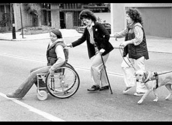 1982:On the way to a disabled lesbian support group. (photo:Cathy Cade)