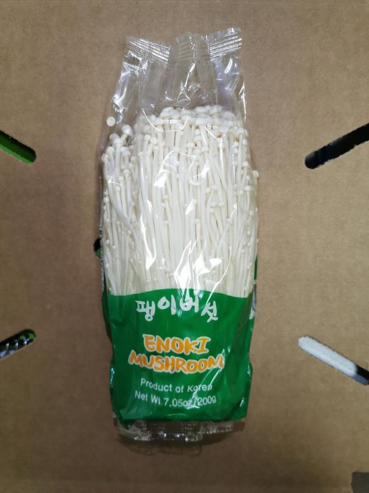 Enoki mushrooms sold by Sun Hong Foods are being recalled for potential listeria contamination.