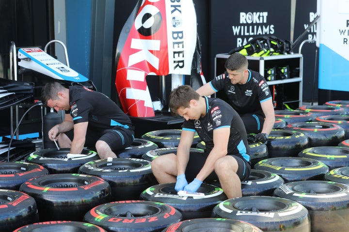  ROKiT Williams Racing mechanics before the 2020 Formula 1 Australian Grand Prix.