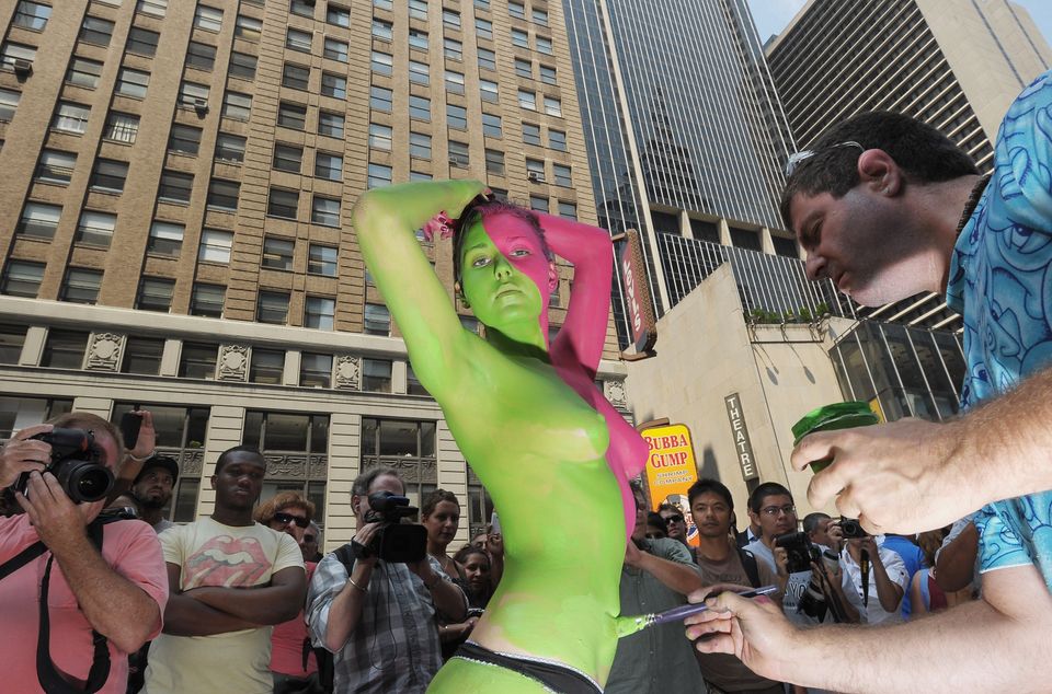 Andy Golub Paints Nude Models In Times Square