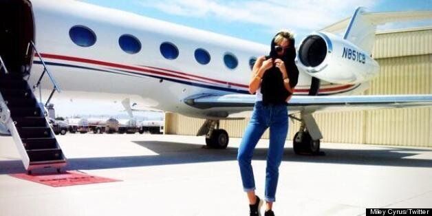 Miley Cyrus Lives The High Life Flying On Private Jet (photo 