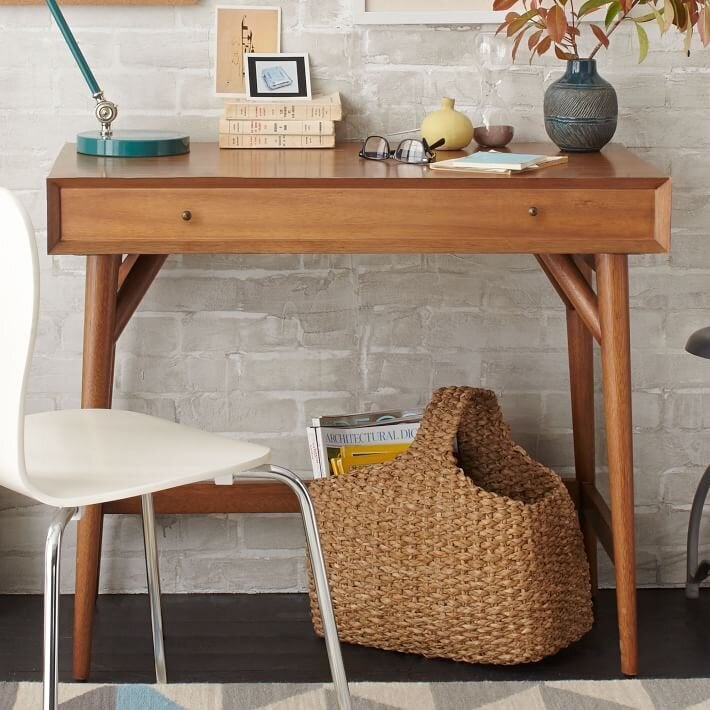 Little writing outlet desk