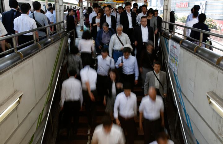 満員電車は、日本のビジネスパーソンにとって「苦しみ」となっている。「時差通勤」でそれを考え直す動きもある。
