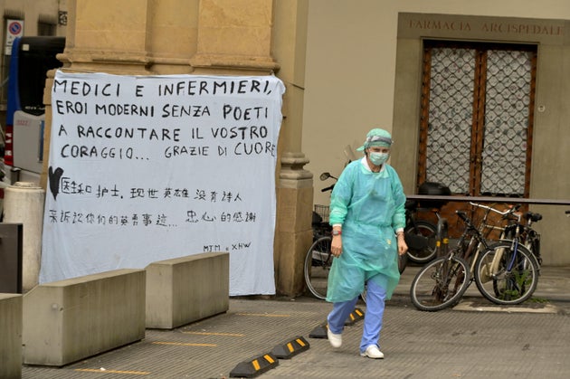 Applaudiamo L Italia Domani Alle 12 Il Flash Mob Per Ringraziare Medici E Infermieri L Huffpost