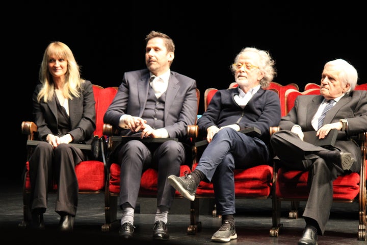 La autora, junto a varios invitados a los Premios Cinemasmusic.