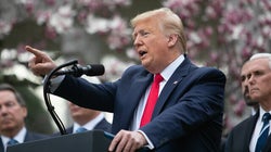 トランプ大統領、国家非常事態を宣言　市場の沈静化図る